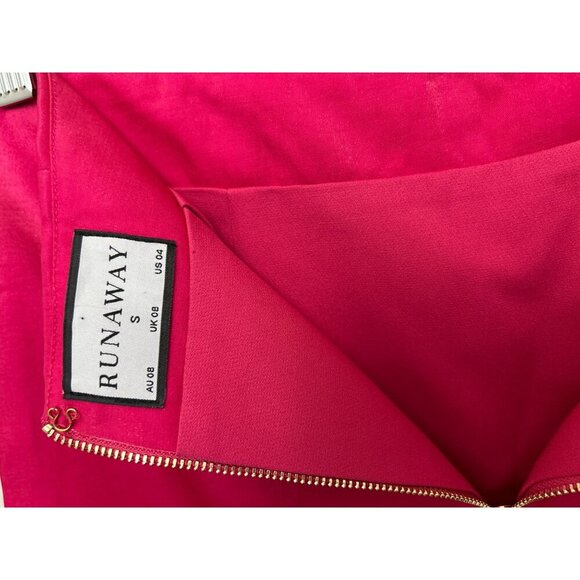 Runaway Fuchsia Mini Skirt With Gold Back Zipper & Front Slit Size 4 - Picture 4 of 8